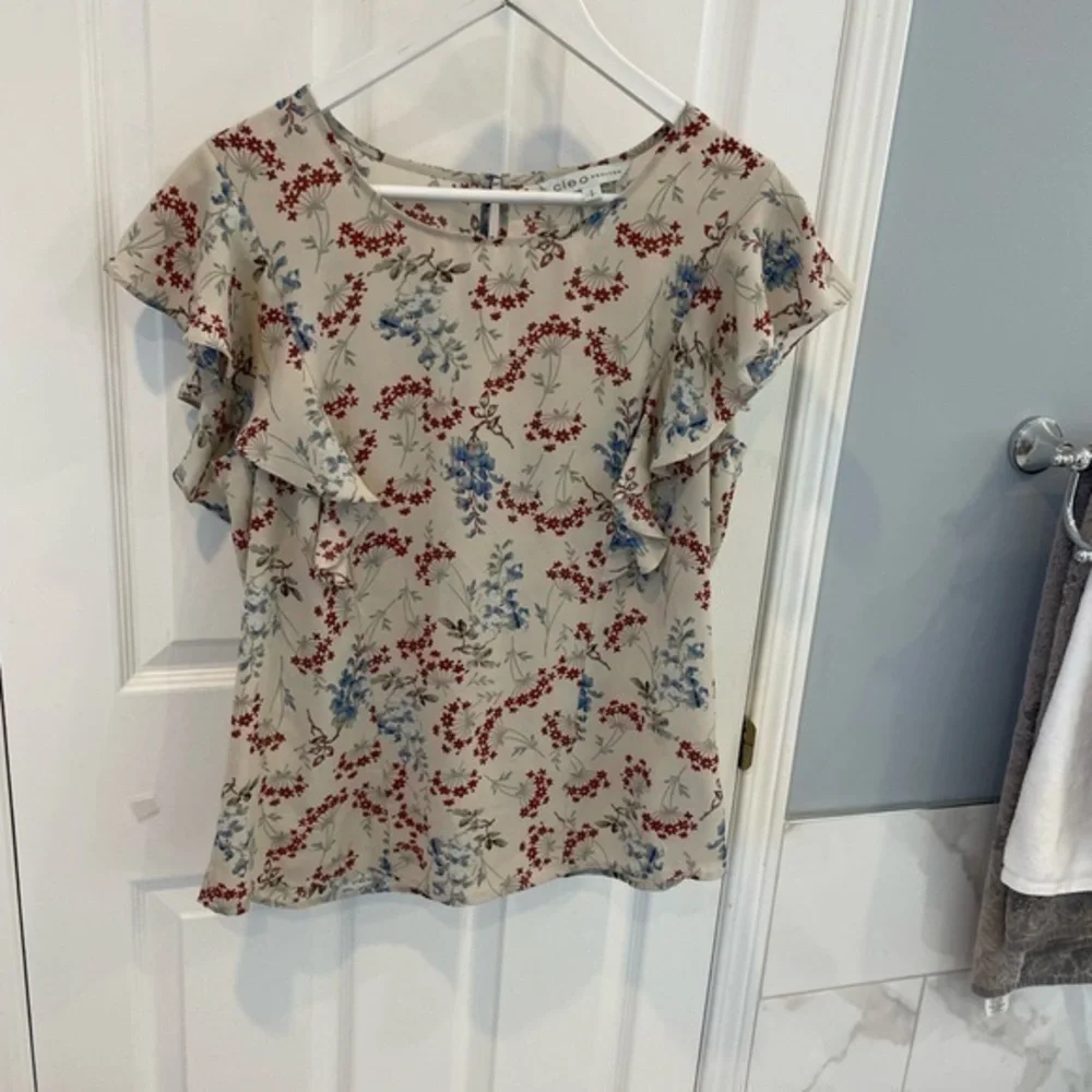 Cleo Petites Beige Floral Print Blouse With Ruffles Trim - Picture 4 of 9